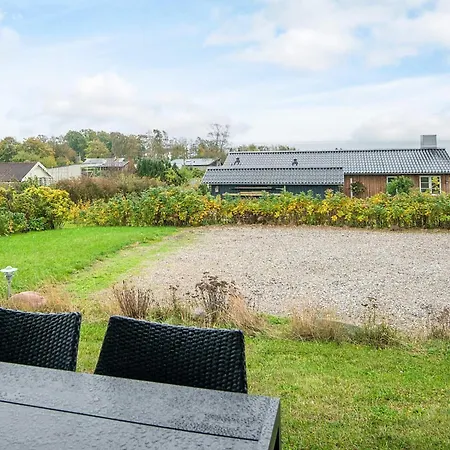 6 Person In Ronde-by Traum