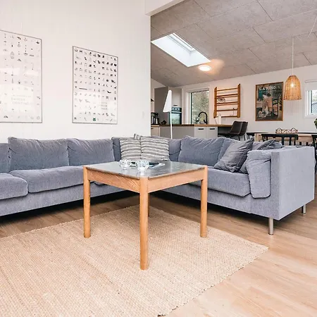 6 Person In Ronde-by Traum