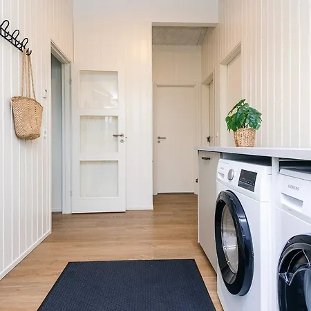 6 Person In Ronde-by Traum Рённе