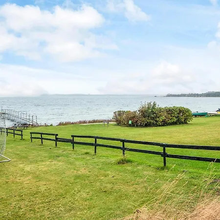 6 Person In Ronde-by Traum *