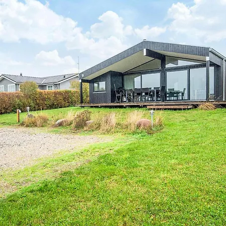 6 Person In Ronde-by Traum