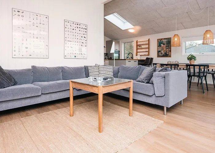 6 Person In Ronde-by Traum